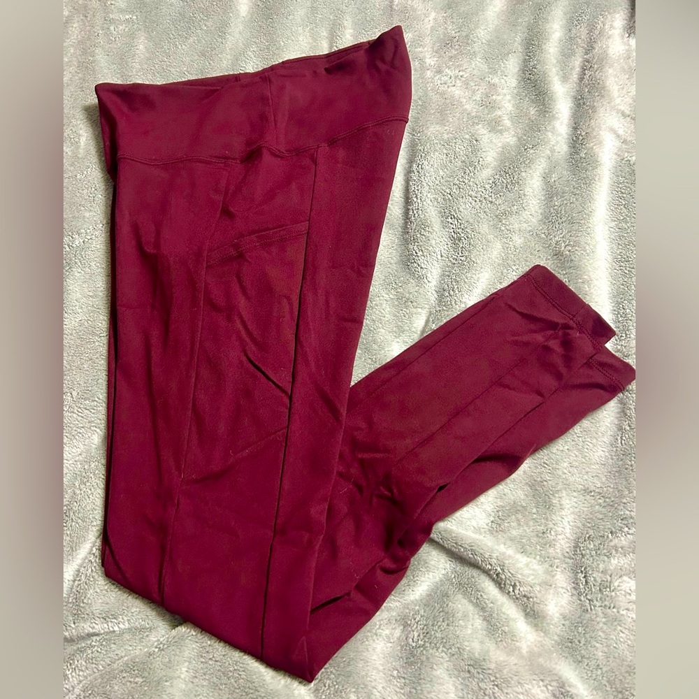 Tommy John Go Anywhere Women’s Burgundy leggings, with side pockets, Size SM